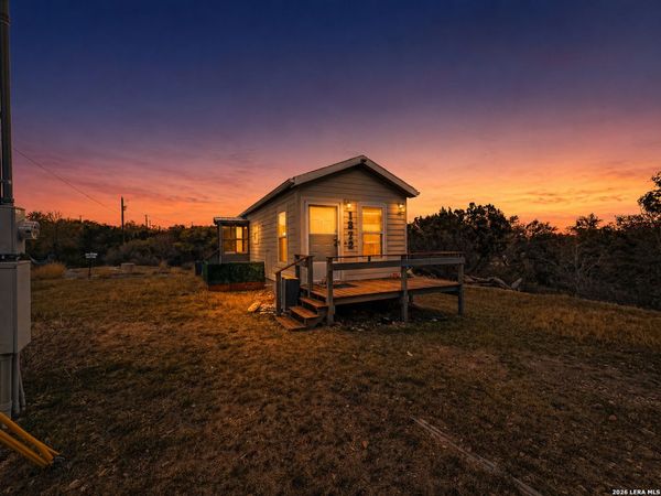 1372 N Lakeshore, Bandera, TX 78003