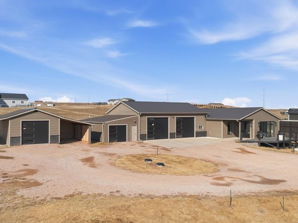 8106 Kimberwick Rd, Rapid City, SD 57703