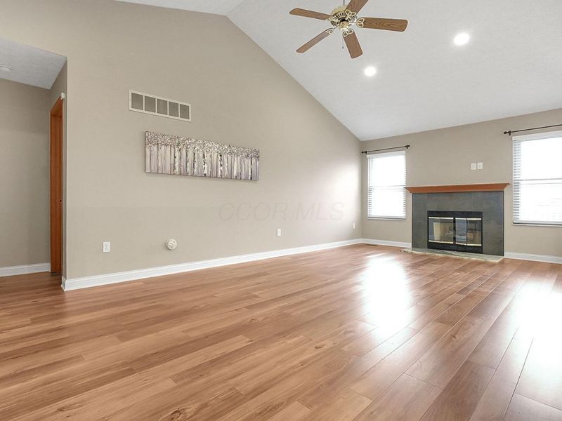 2048 Mayflower Circle, Grove City, OH 43123 Photo 10