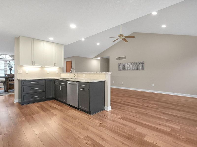 2048 Mayflower Circle, Grove City, OH 43123 Photo 14