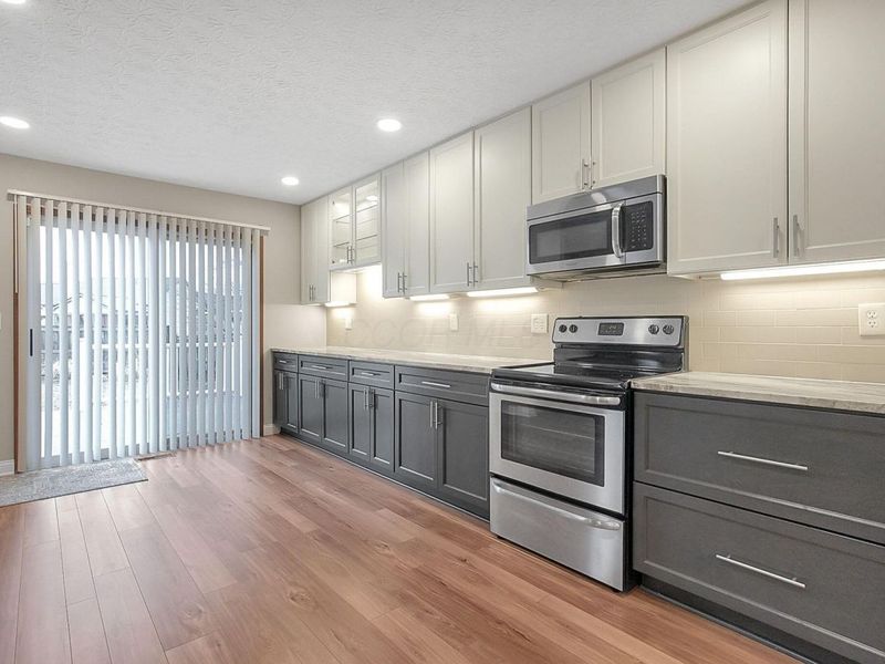 2048 Mayflower Circle, Grove City, OH 43123 Photo 16