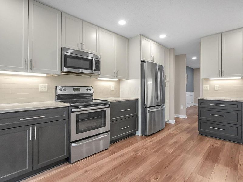 2048 Mayflower Circle, Grove City, OH 43123 Photo 17