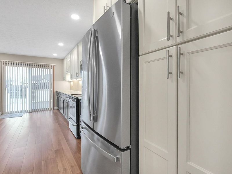 2048 Mayflower Circle, Grove City, OH 43123 Photo 18