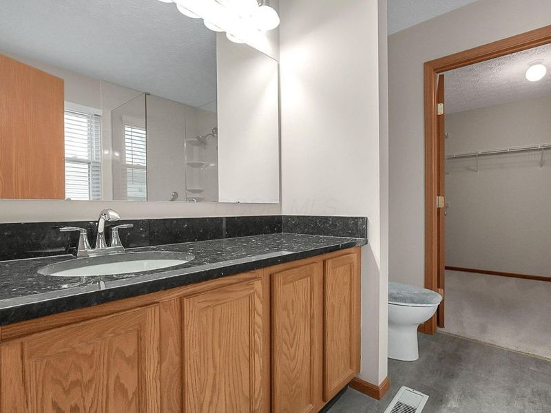 2048 Mayflower Circle, Grove City, OH 43123 Photo 21