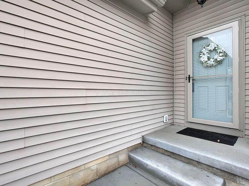 2048 Mayflower Circle, Grove City, OH 43123 Photo 4