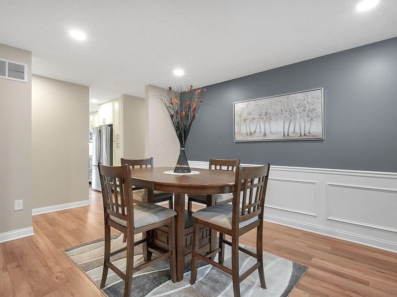 2048 Mayflower Circle, Grove City, OH 43123 Photo 6