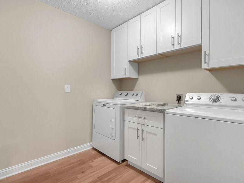 2048 Mayflower Circle, Grove City, OH 43123 Photo 9