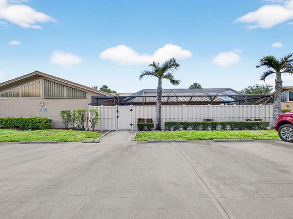 5258 Eagle Lake Drive, Palm Beach Gardens, FL 33418