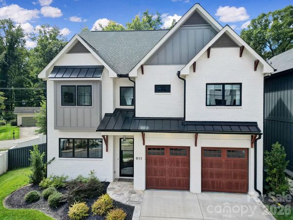 911 Laurel Creek Lane, Charlotte, NC 28211