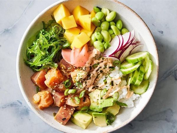 1 CLS Cds , Victoria, BC V8Z 6E3