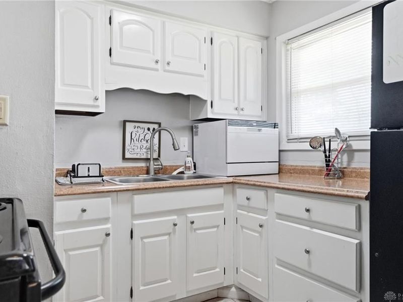 5588 Sharp Road, Dayton, OH 45432 Photo 9