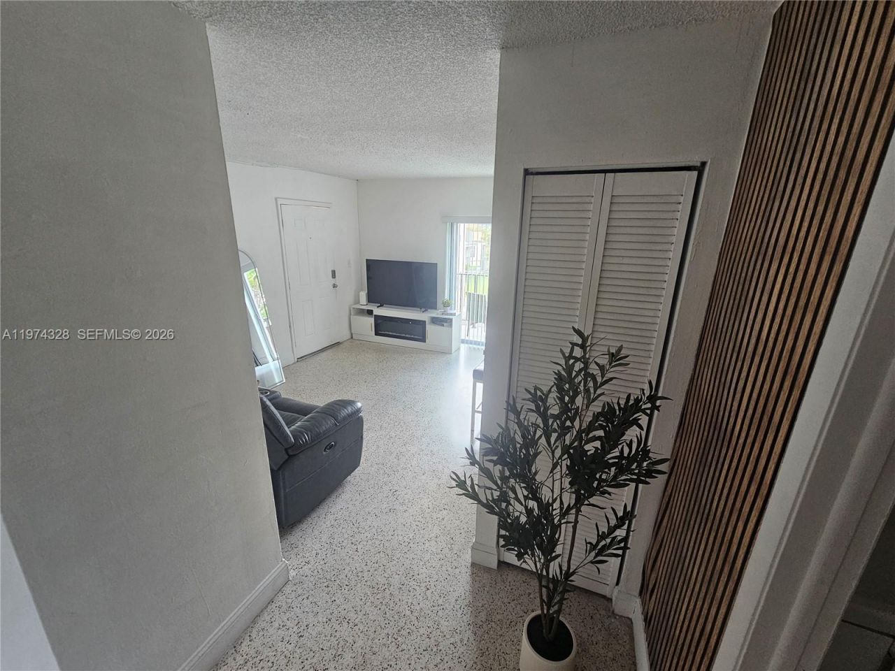 1241 NW 6th St , Unit 6, Miami, FL 33125 Photo