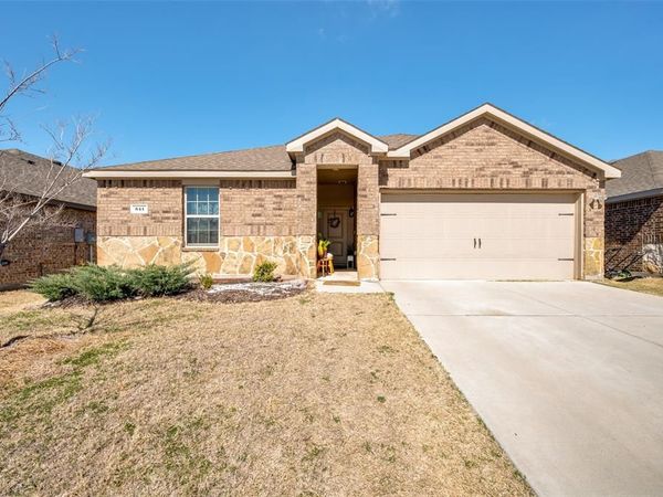 841 Glover Drive, Aubrey, TX 76227