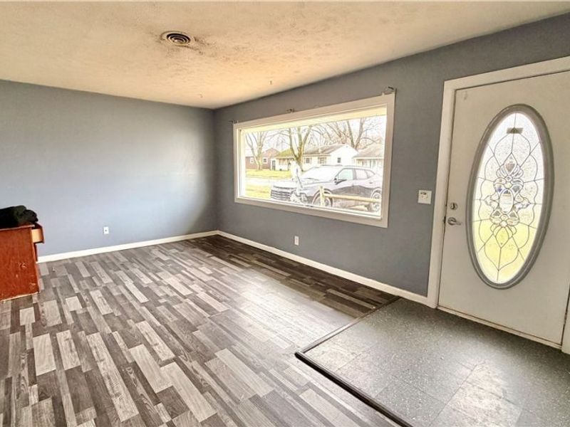 2215 Willowrow Avenue NE, Canton, OH 44705 Photo 4