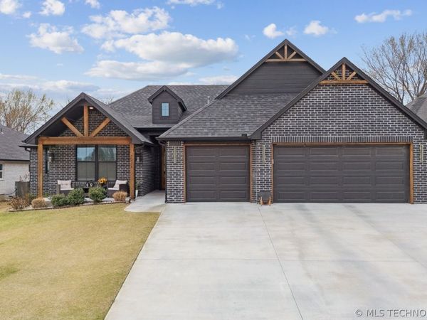 9226 N 141st East Avenue , Owasso, OK 74055