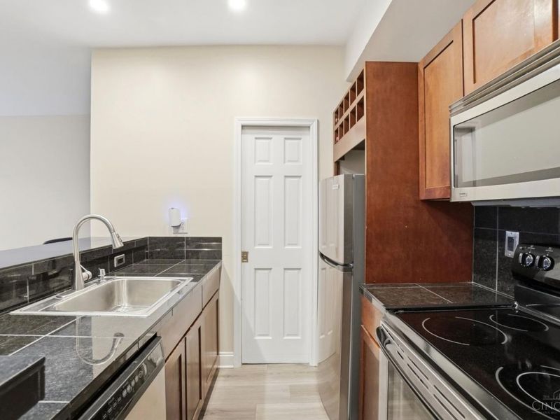 933 Auburnview Drive, Cincinnati, OH 45206 Photo 8