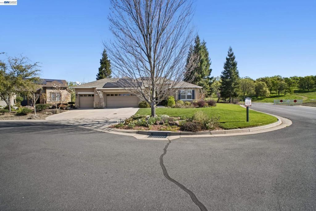 8 Rock Ridge Ct, Copperopolis, CA 95228 Main Photo