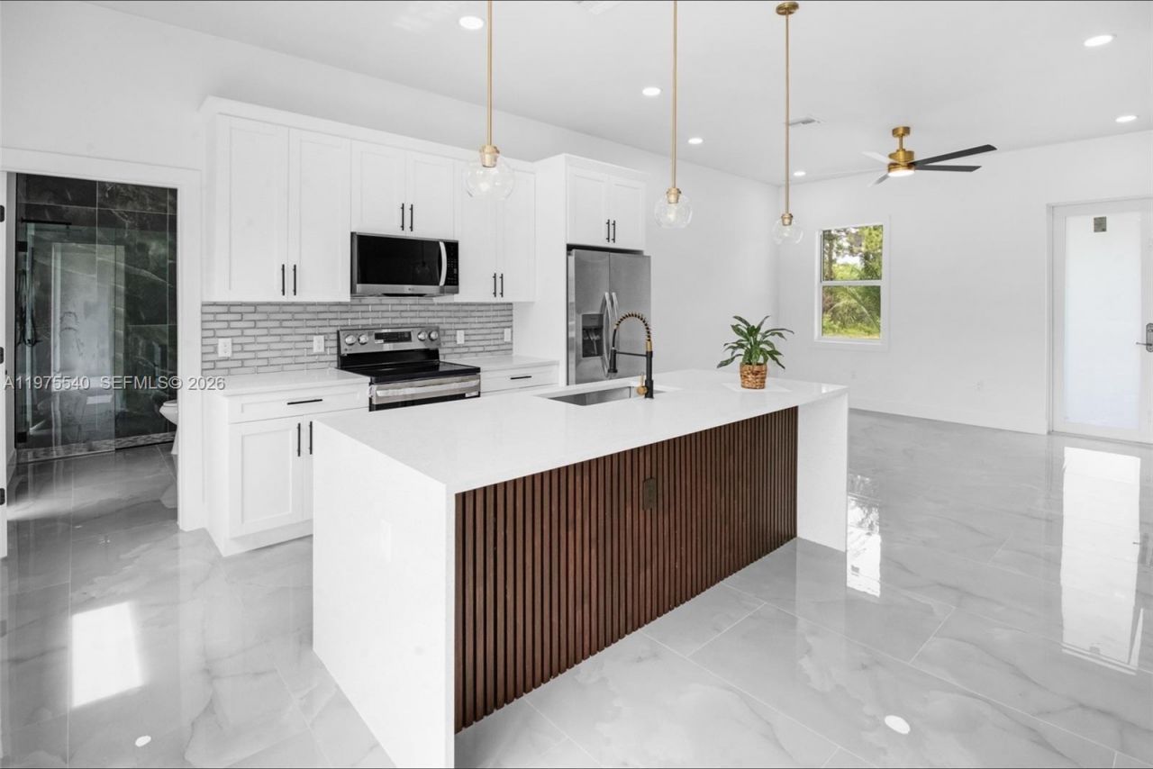 633 S Wabasso , Lehigh Acres, FL 33974 Photo