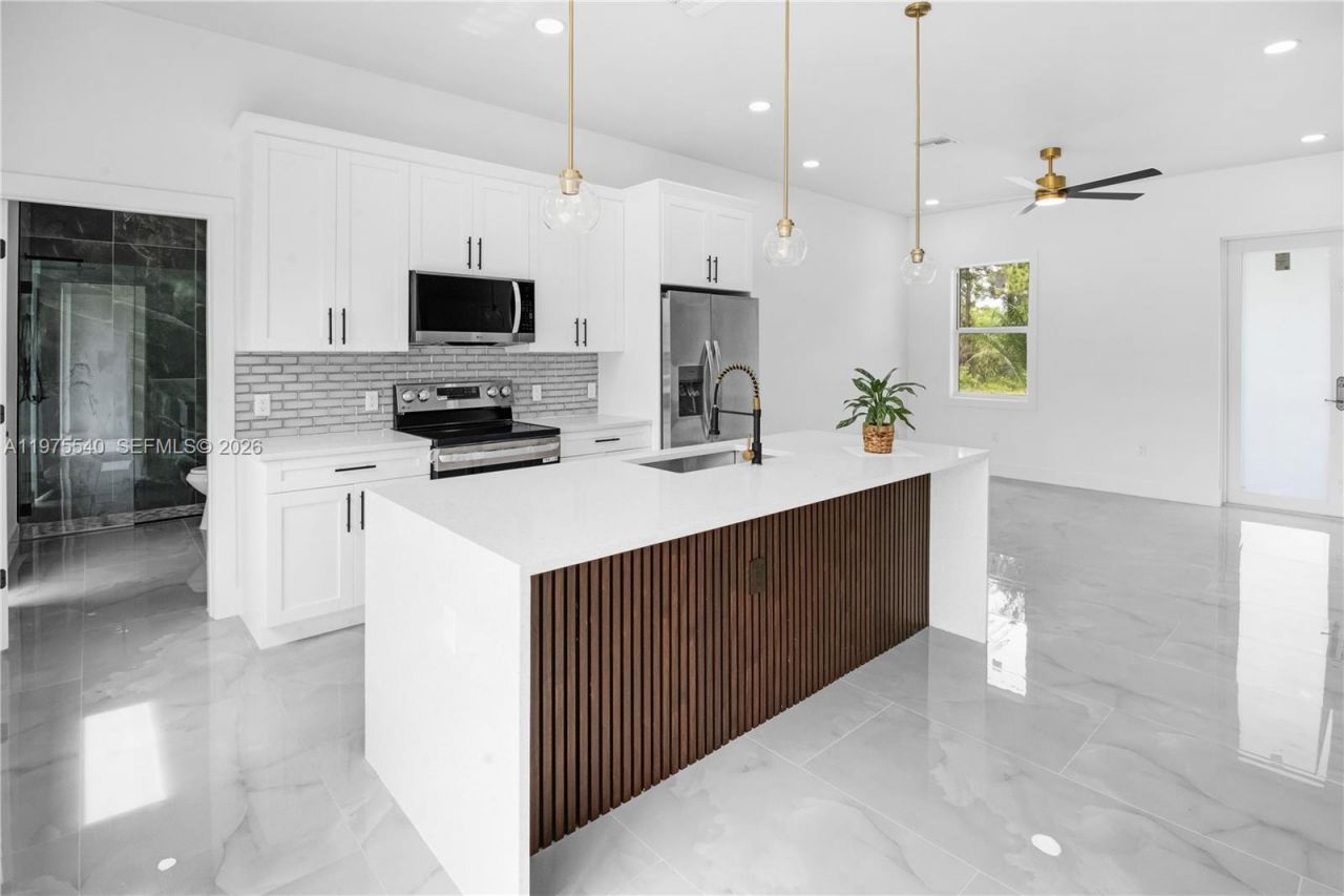 633 S Wabasso , Lehigh Acres, FL 33974 Photo