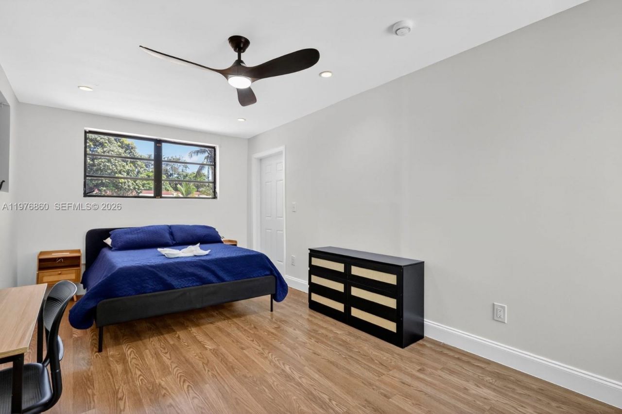 245 NE 175th St , North Miami Beach, FL 33162 Photo