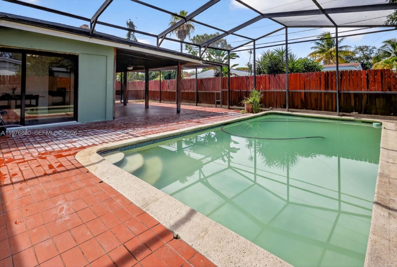 245 NE 175th St , North Miami Beach, FL 33162 Photo