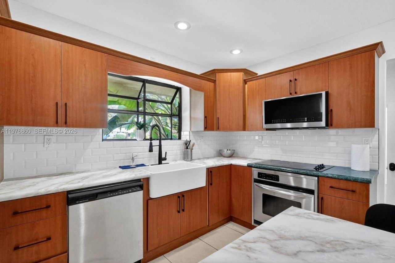 245 NE 175th St , North Miami Beach, FL 33162 Photo