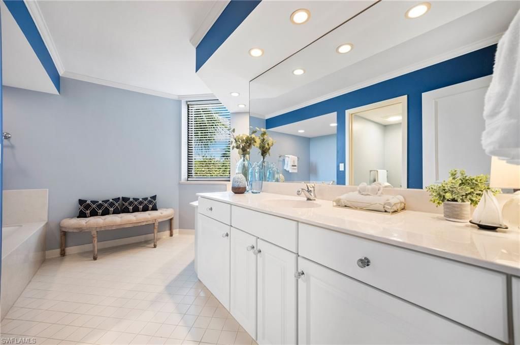 5555 Heron Point Dr , Unit 302, Naples, FL 34108 Photo