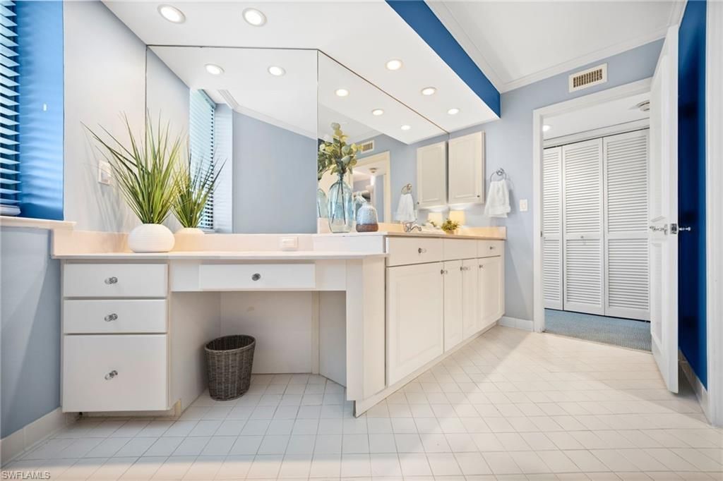 5555 Heron Point Dr , Unit 302, Naples, FL 34108 Photo