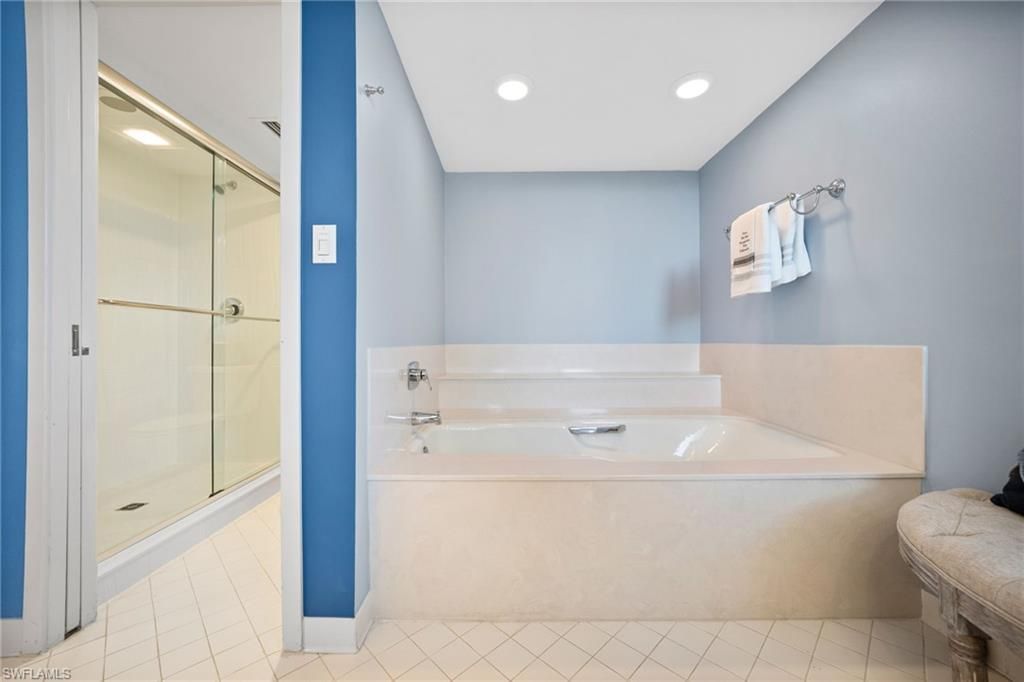5555 Heron Point Dr, Unit 302, Naples, FL 34108 Photo