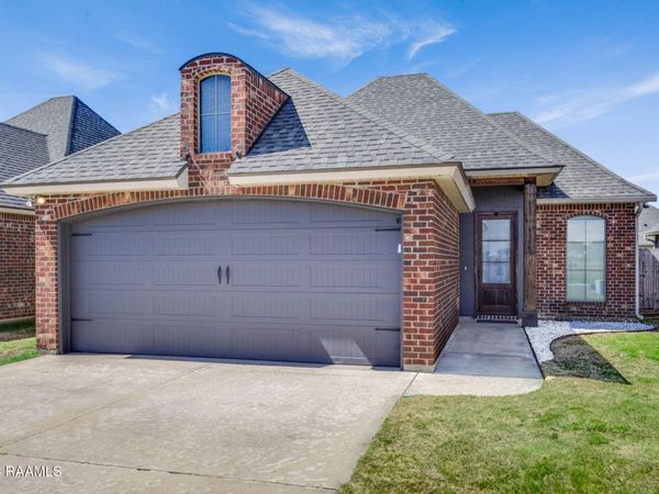 109 Fallstone Road, Youngsville, LA 70592