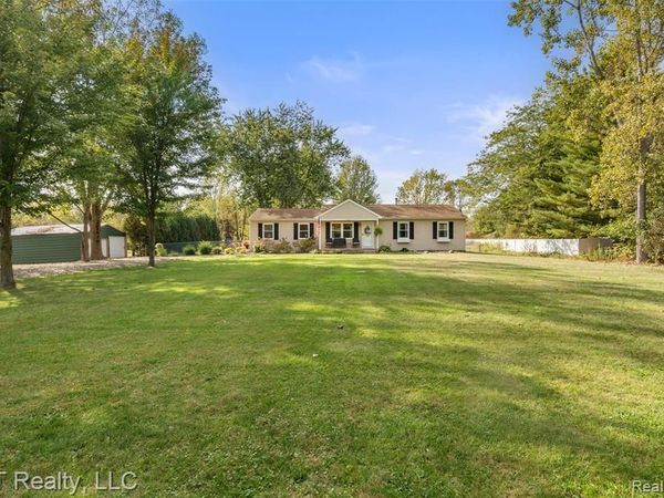 411 Fowlerville Road, Handy Twp, MI 48836