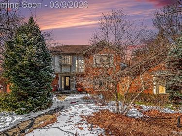 4280 Woodlands, Orchard Lake Village, MI 48323