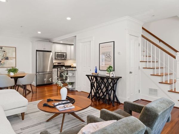 39 Oak St, Unit 39B, Somerville, MA 02143