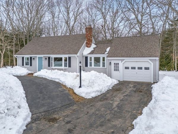 7 Dexter Mill Dr, Falmouth, MA 02536