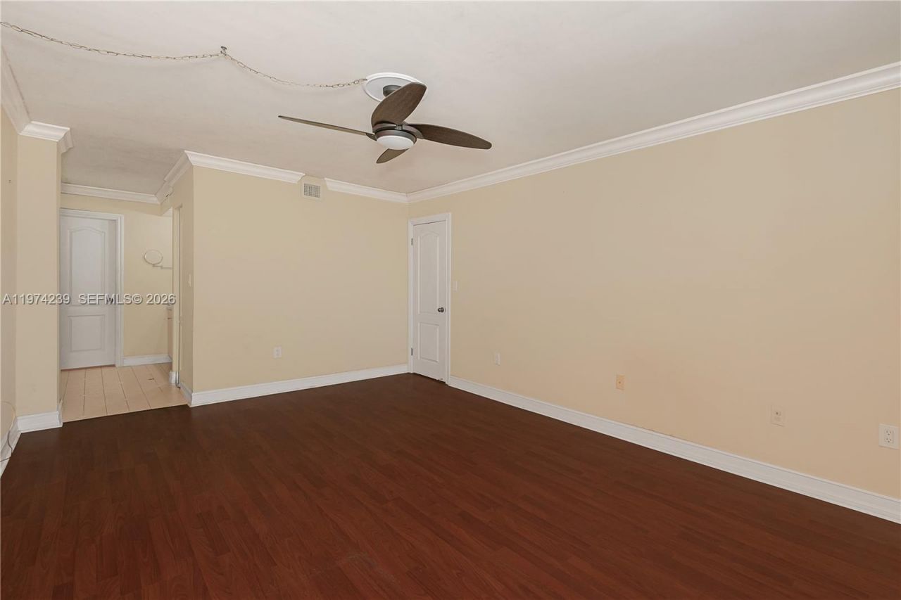 10854 N Kendall Dr , Unit 215, Miami, FL 33176 Photo