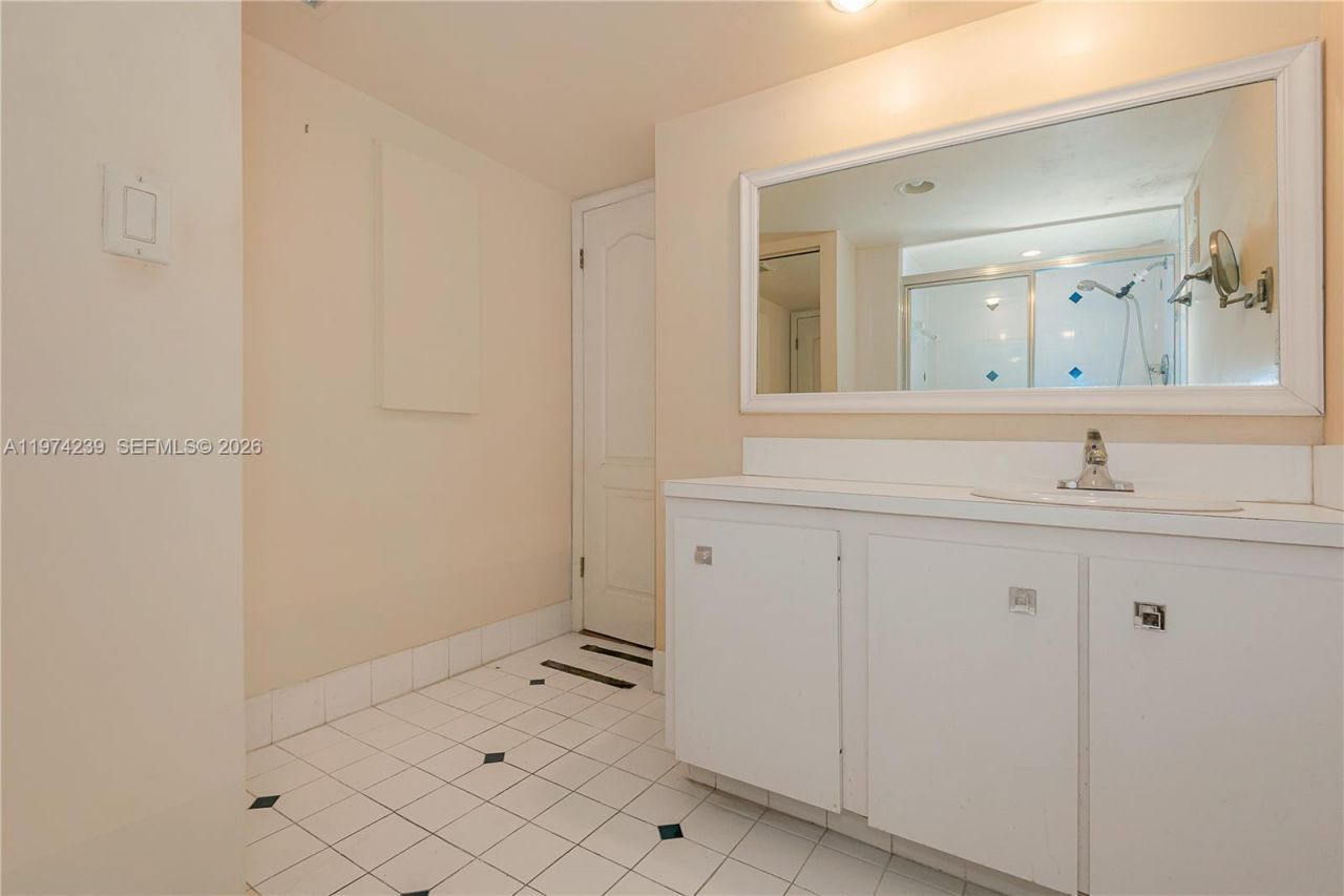 10854 N Kendall Dr , Unit 215, Miami, FL 33176 Photo