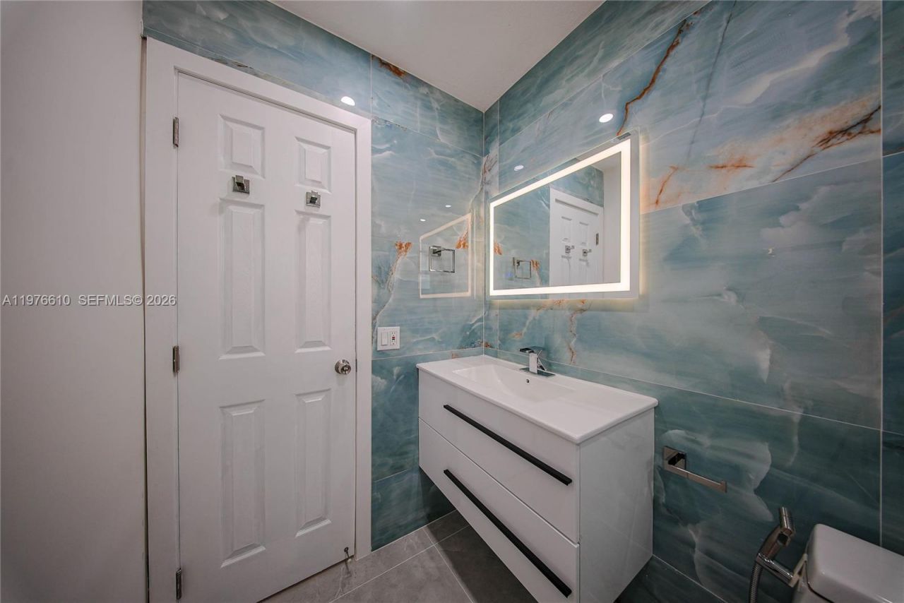 2458 Polk St , Unit 201, Hollywood, FL 33020 Photo