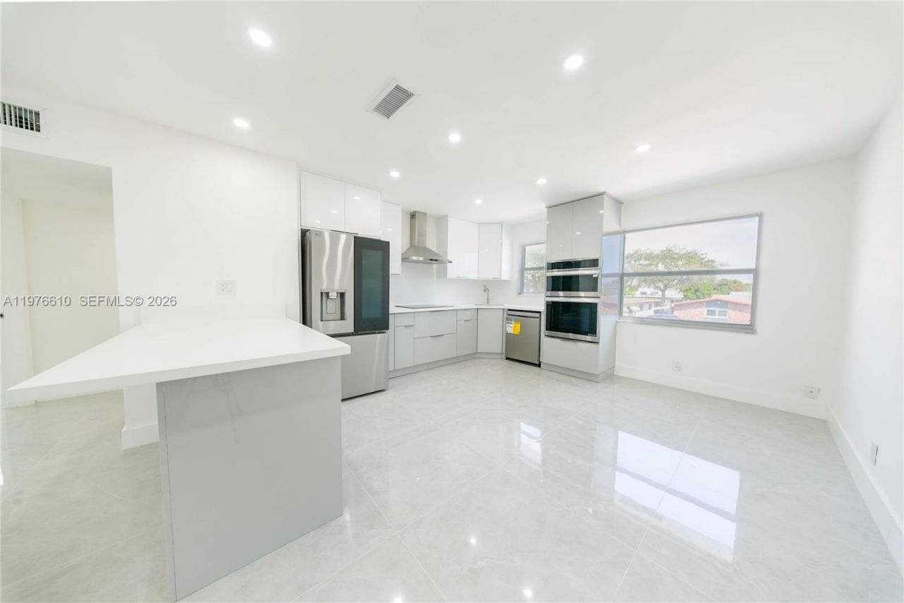 2458 Polk St , Unit 201, Hollywood, FL 33020 Photo