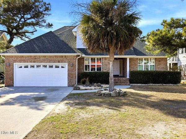 717 Settlers Lane , Kure Beach, NC 28449