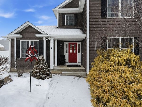 5 Day Lily Ln, Westfield, MA 01085