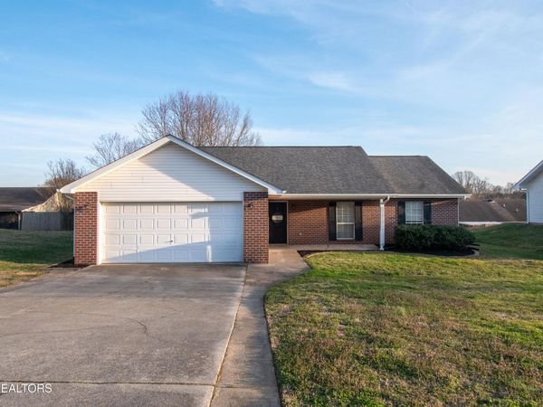 2105 Autumn Oak Circle, Maryville, TN 37801