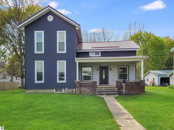 214 Pine Street S, St Louis, MI 48880