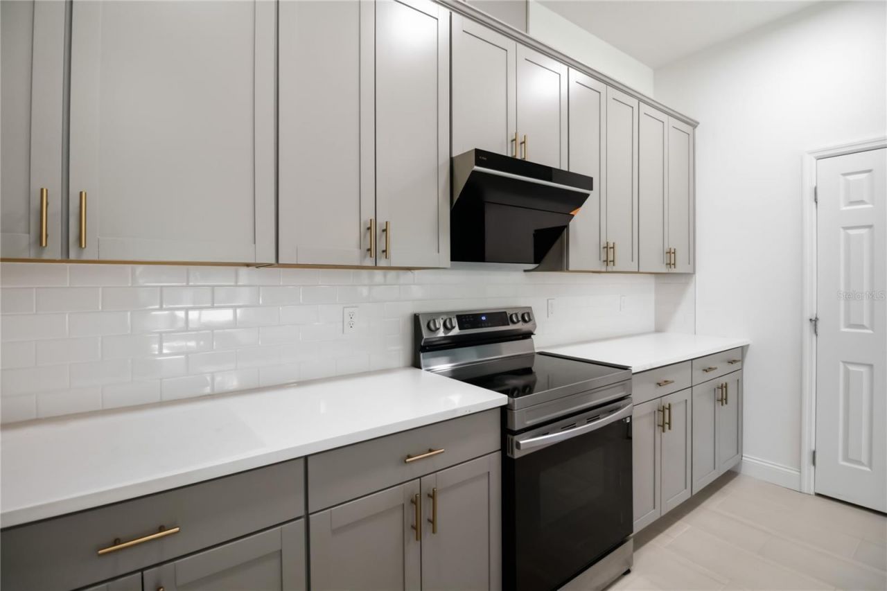 827 Dennis Avenue, Orlando, FL 32807 Photo