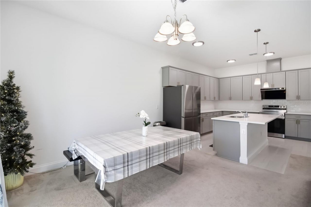 827 Dennis Avenue, Orlando, FL 32807 Photo