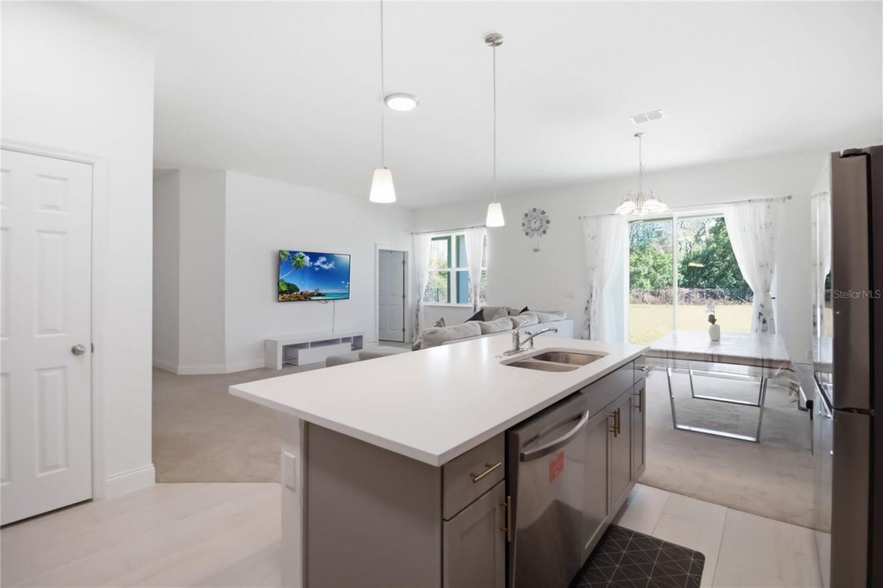 827 Dennis Avenue, Orlando, FL 32807 Photo