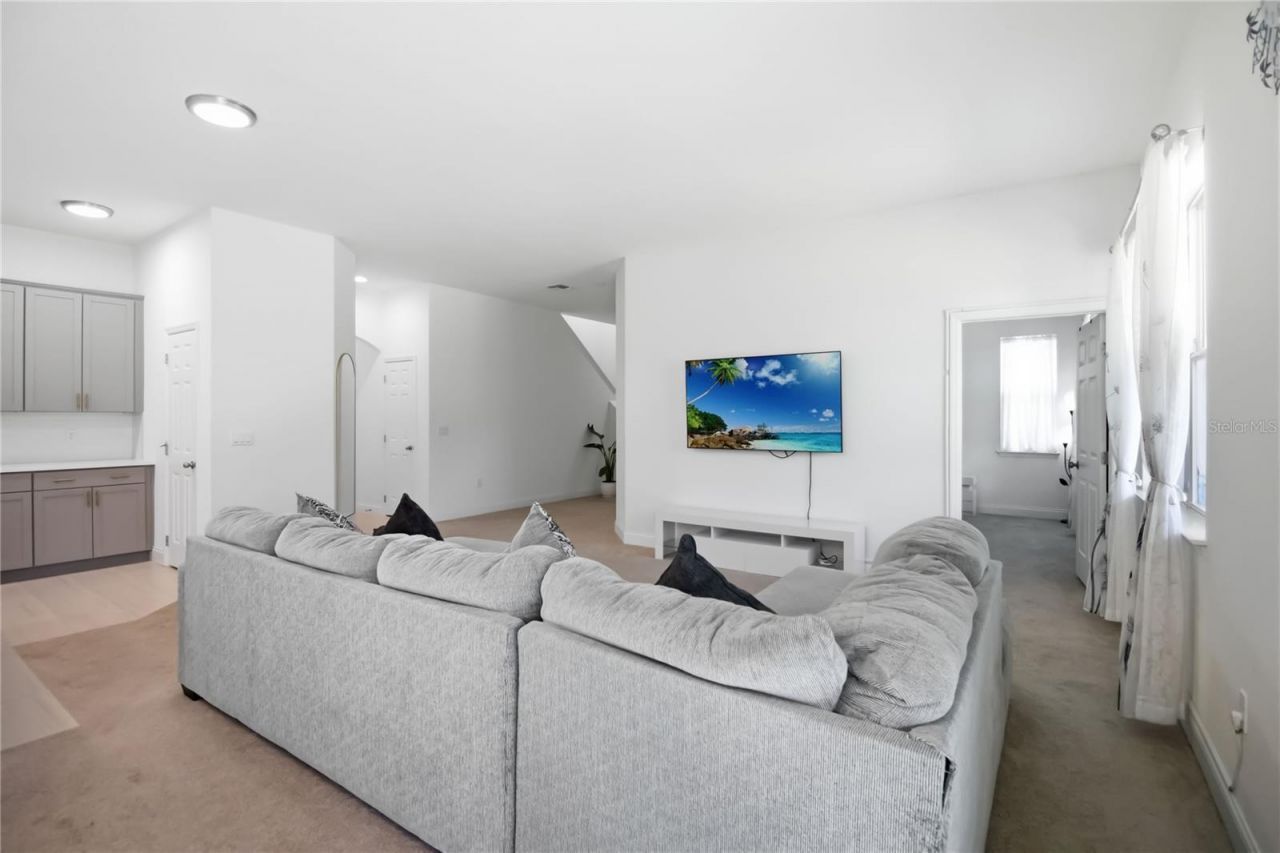827 Dennis Avenue, Orlando, FL 32807 Photo