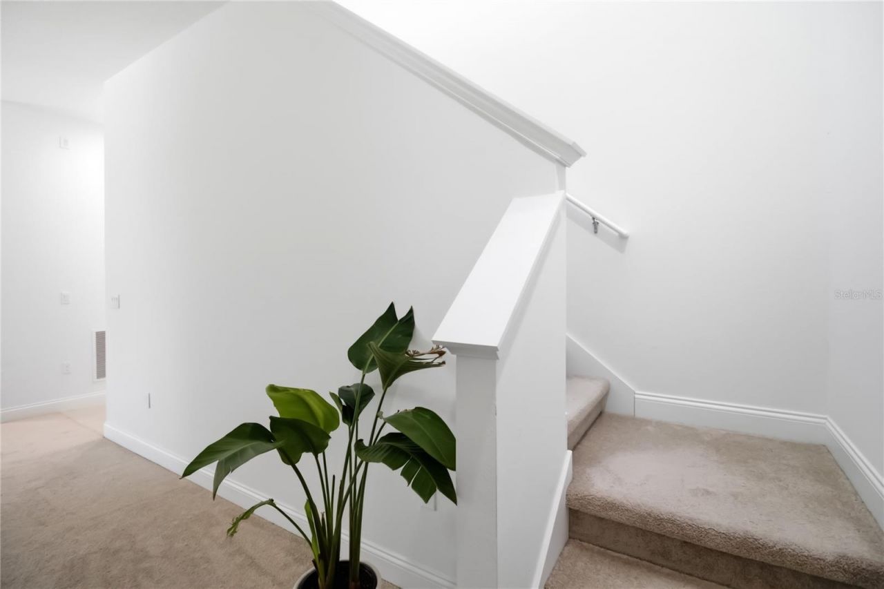 827 Dennis Avenue, Orlando, FL 32807 Photo