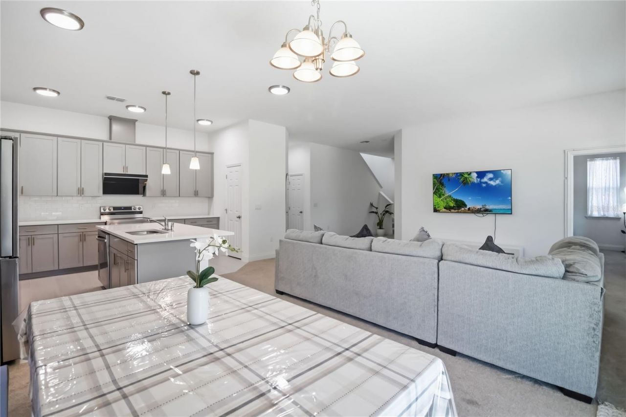 827 Dennis Avenue, Orlando, FL 32807 Photo