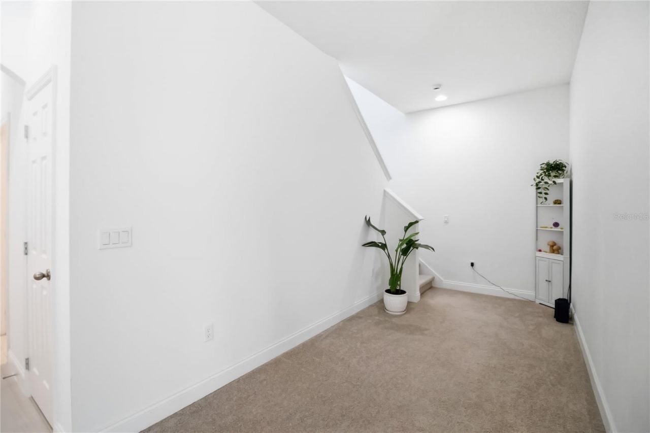827 Dennis Avenue, Orlando, FL 32807 Photo