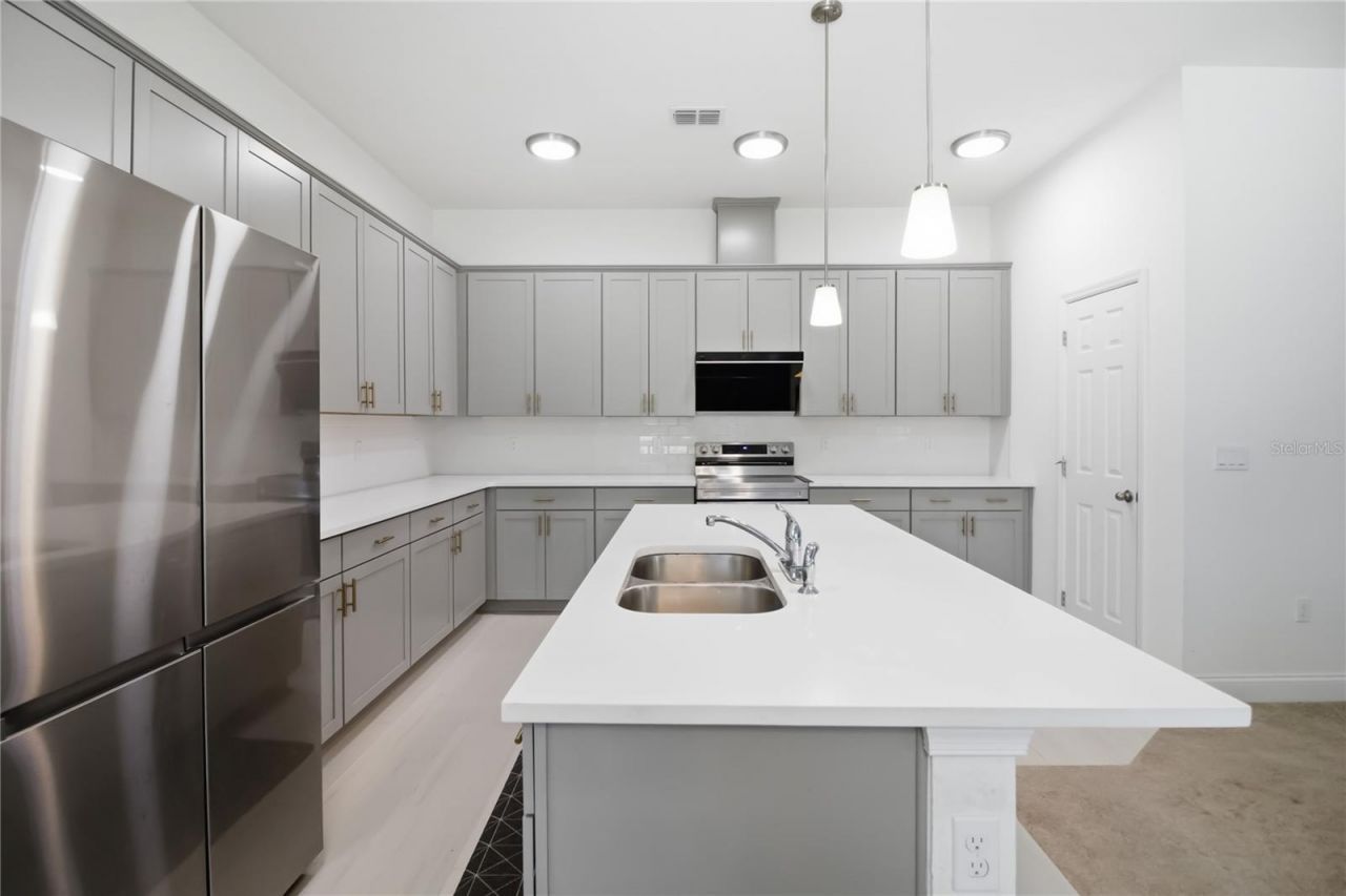 827 Dennis Avenue, Orlando, FL 32807 Photo